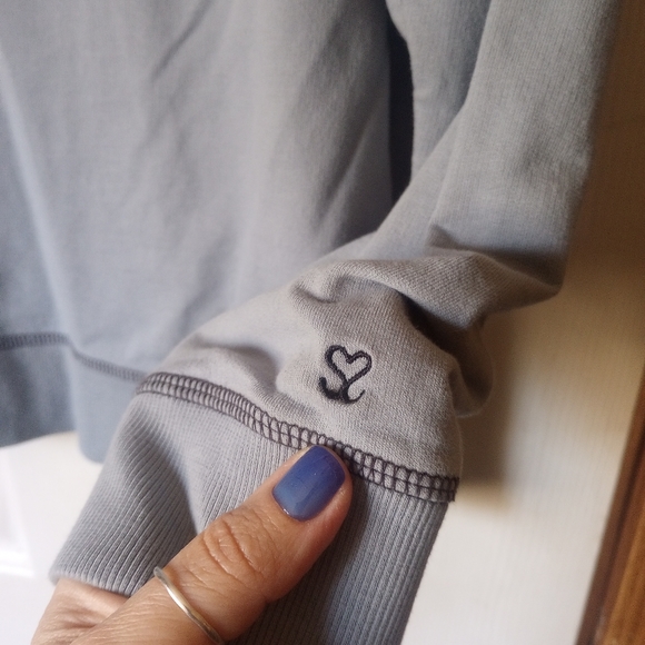 Ladies top - Picture 3 of 3